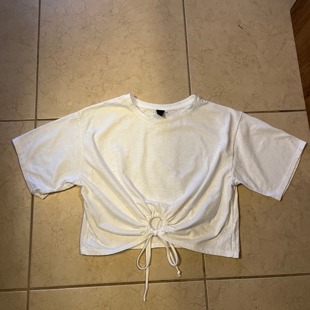White crop t-shirt
